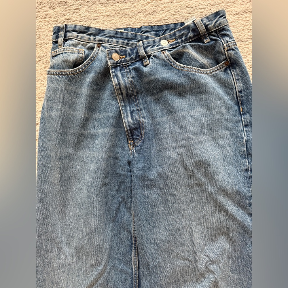 Zara High Waist Mom Leg Jeans - Picture 3 of 5